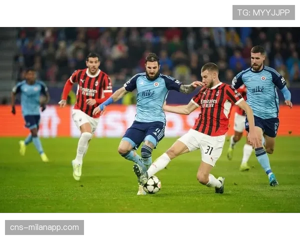 巴列卡诺2-2塞维利亚，比赛尾声两队通过边路传中各入一球